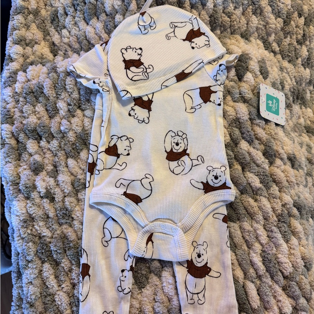 Disney Baby Winnie the Pooh lot 6-9 months- 4 outfits - Picture 7 of 7